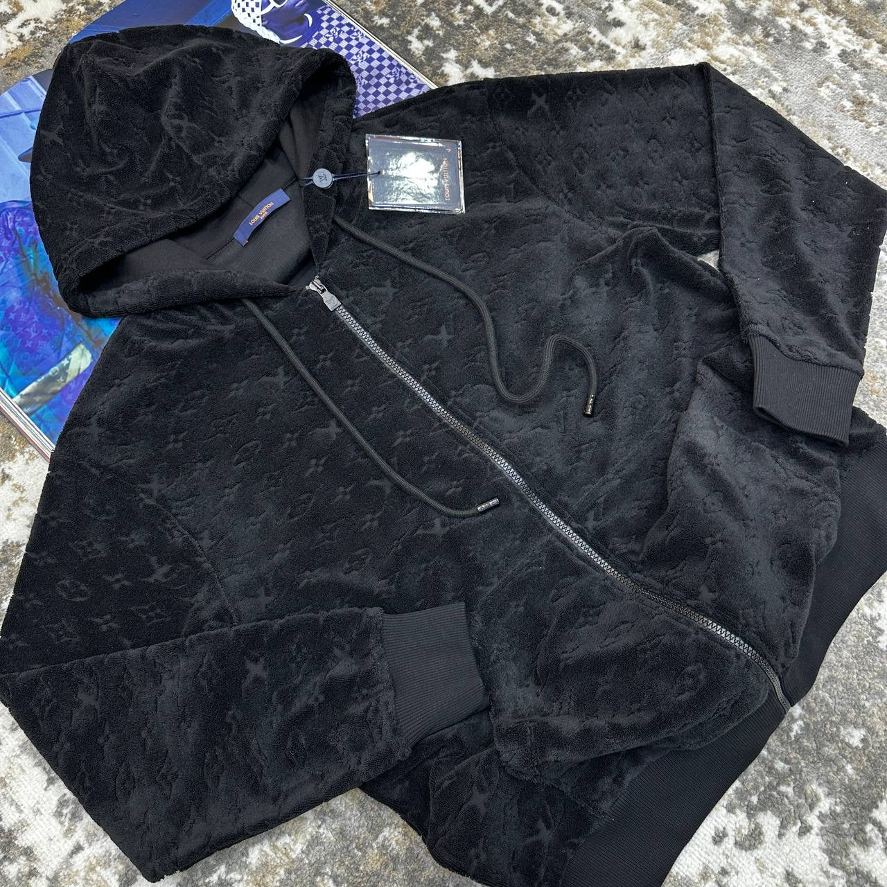 L.V ZIP HOODIE BLACK