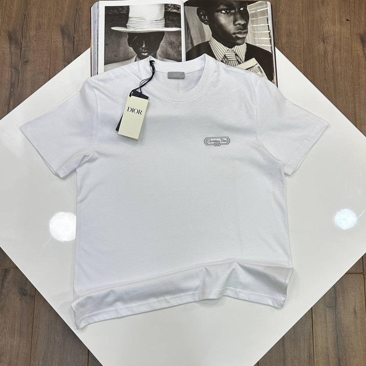 C-DOR  FRONT SMALL BADGE TSHIRT-WHITE