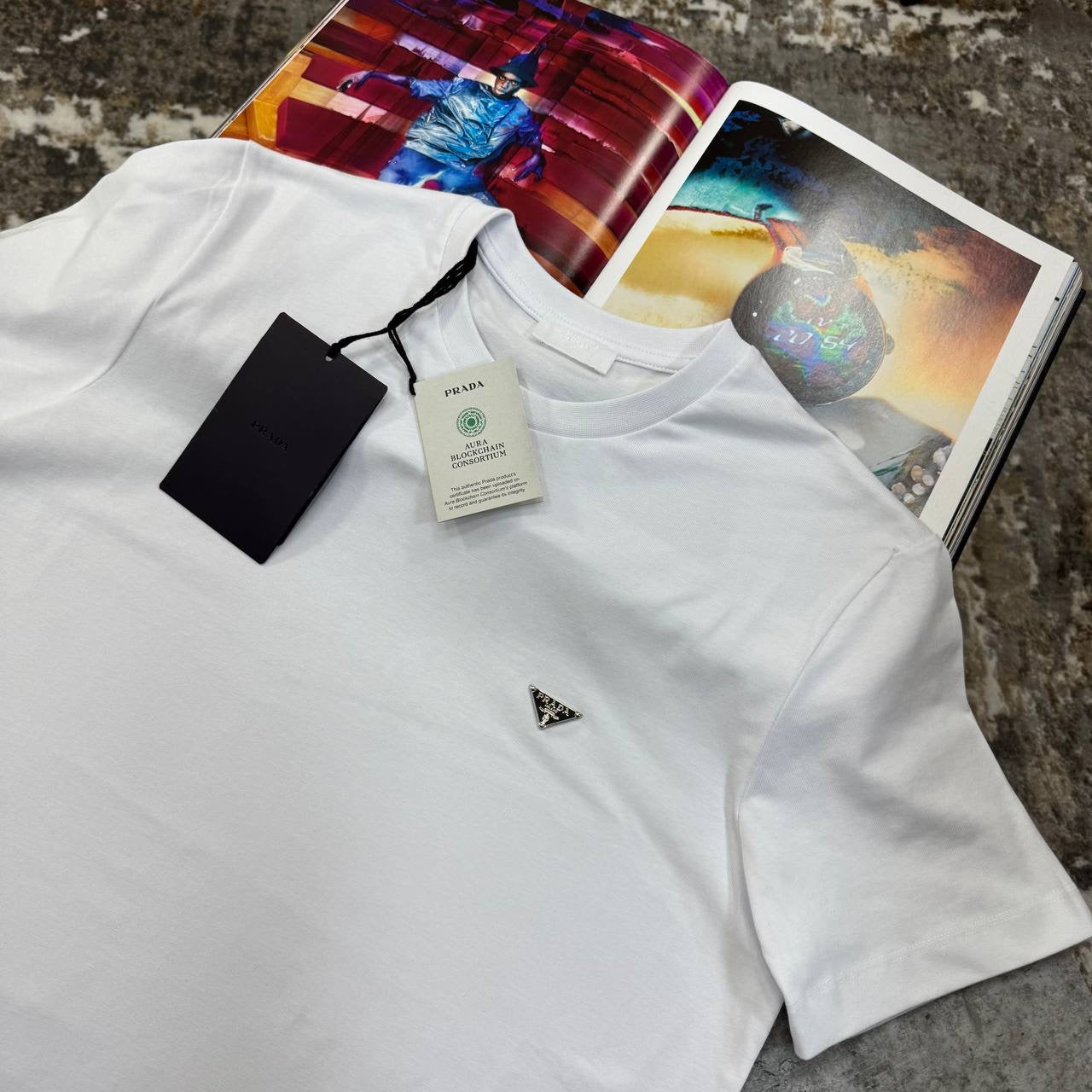 PRDA FRONT METAL BADGE TSHIRT- WHITE