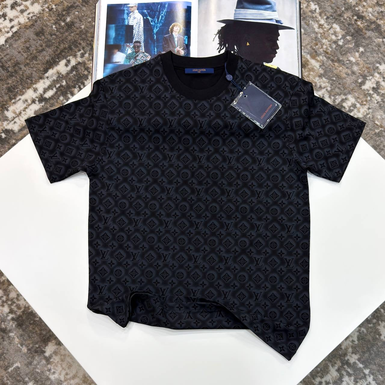 l.V TSHIRT-BLACK