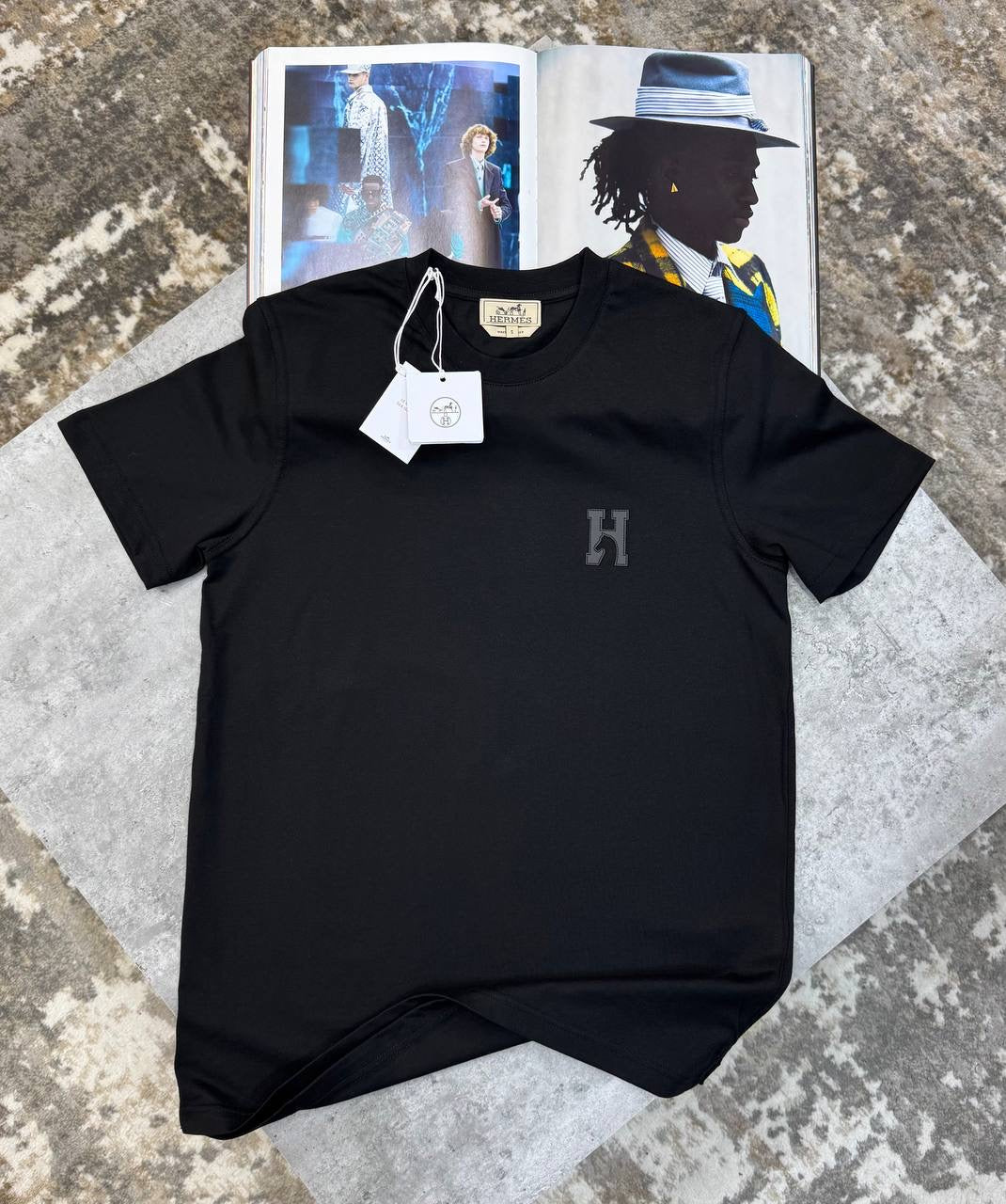 HRMS SMALL FRONT LOGO TSHIRT BLACK