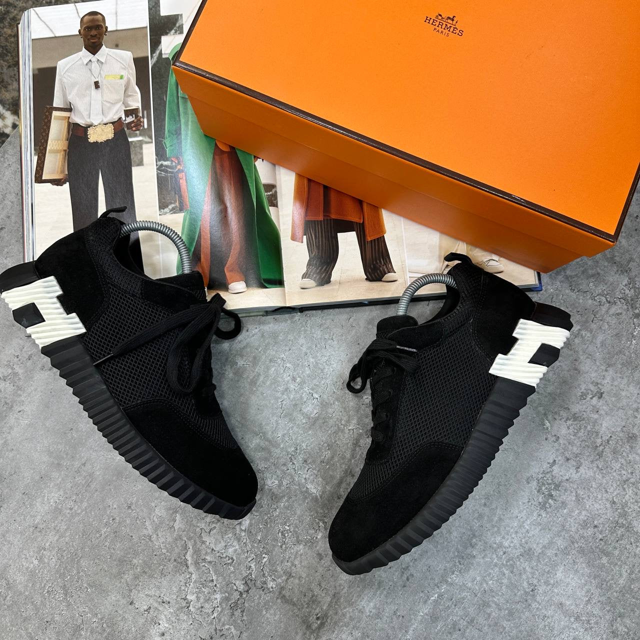 HRMS BOUNCING TRAINERS ALL BLACK
