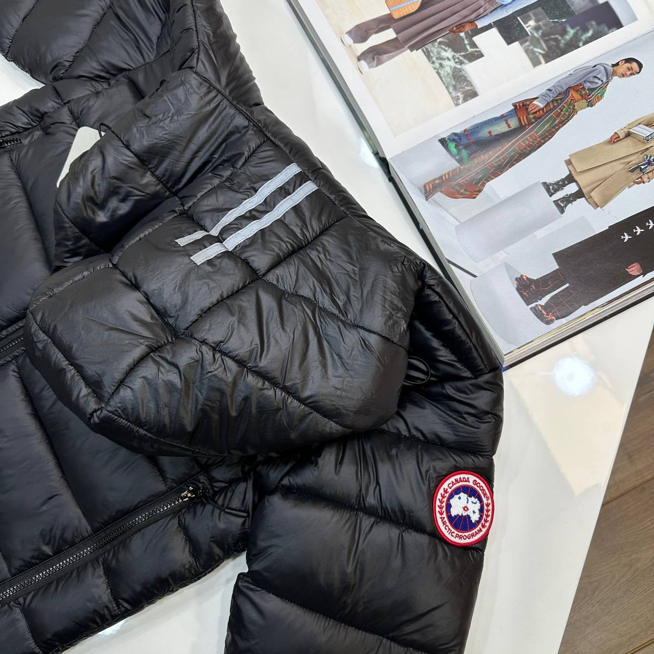 CNADA-GOOSE ZIP CROFTON JACKET-BLACK WITH RED BADGE