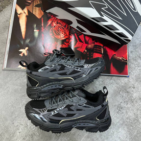 OFF/W TRAINER TRIPLE BLACK