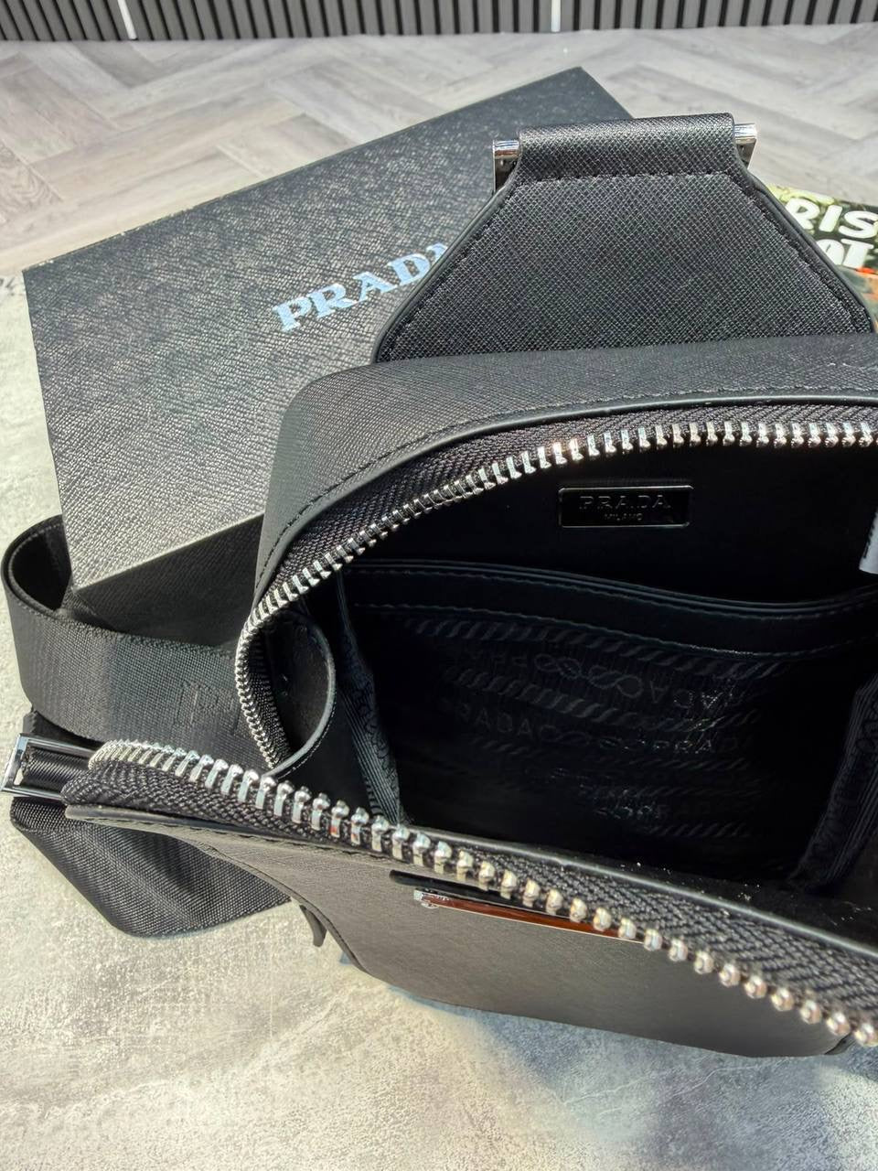 BRIQUE SAFFIANO MENS BAG BLACK