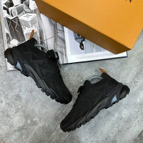LVE TRAINER -ALL BLACK