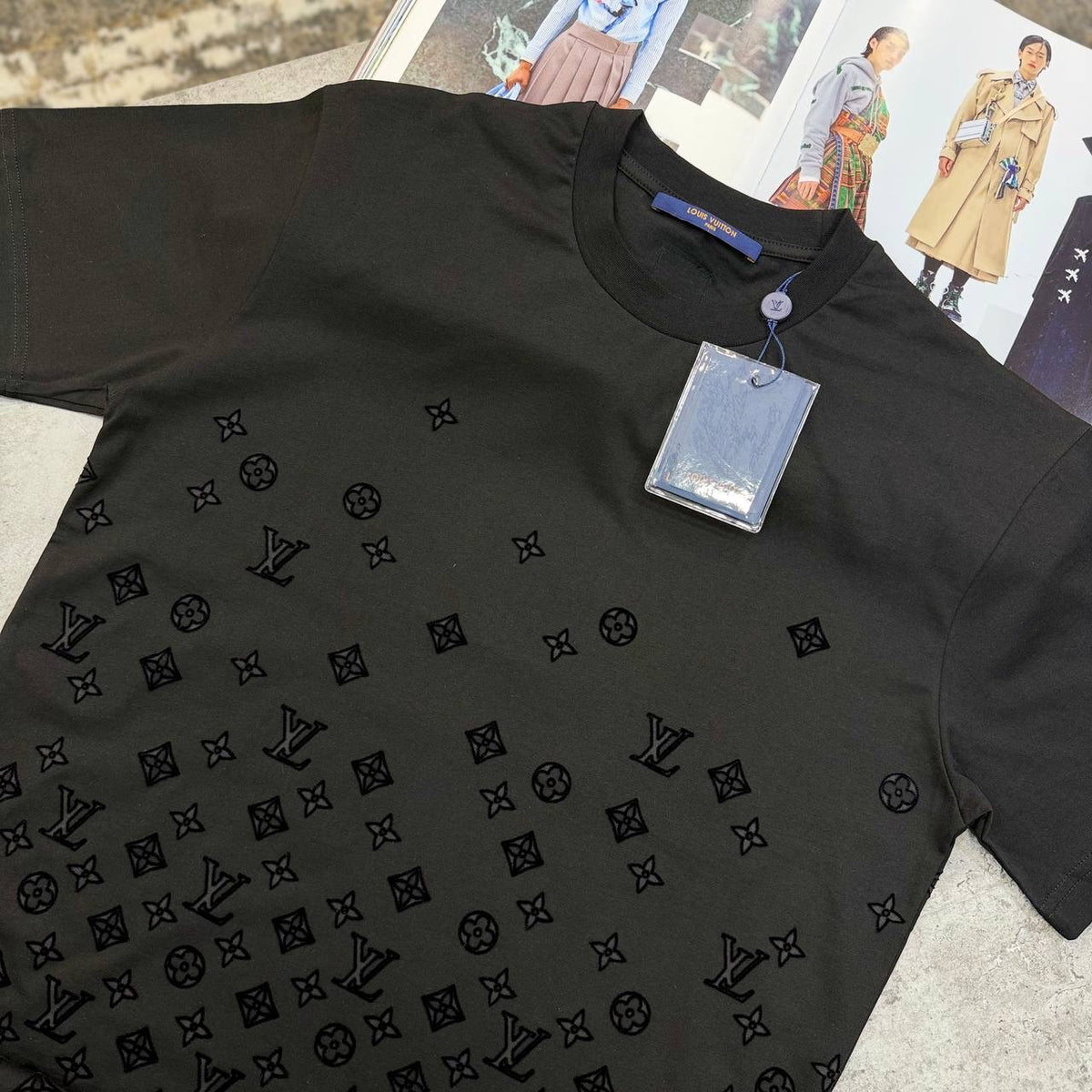 LV TSHIRT BLACK