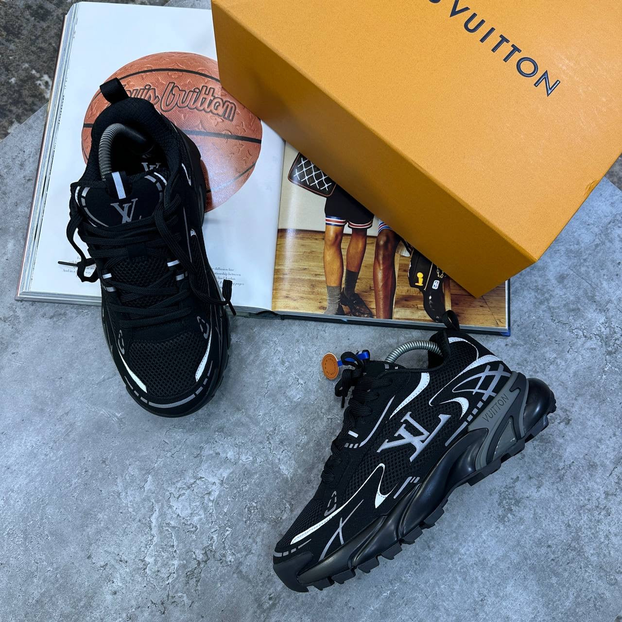 LVE TRAINER TRIPLE BLACK