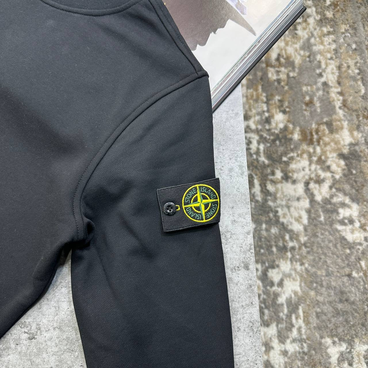 SI SIDE BADGE JUMPER BLACK