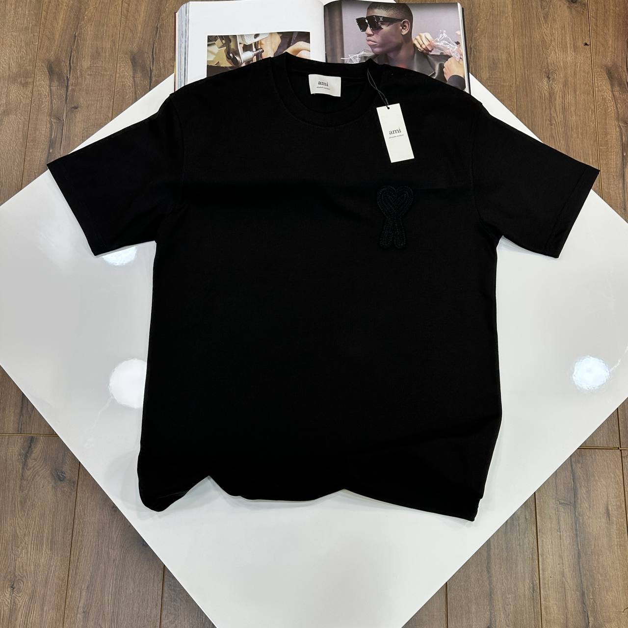 AMI FRONT BADGE TSHIRT-BLACK