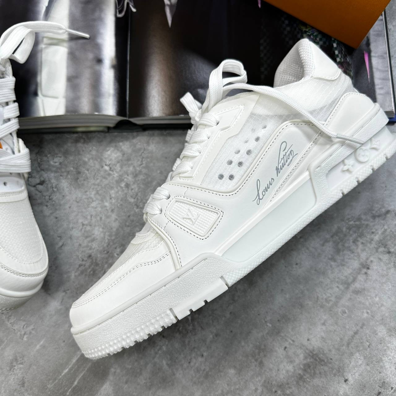 L.v TRAINER -ALL WHITE