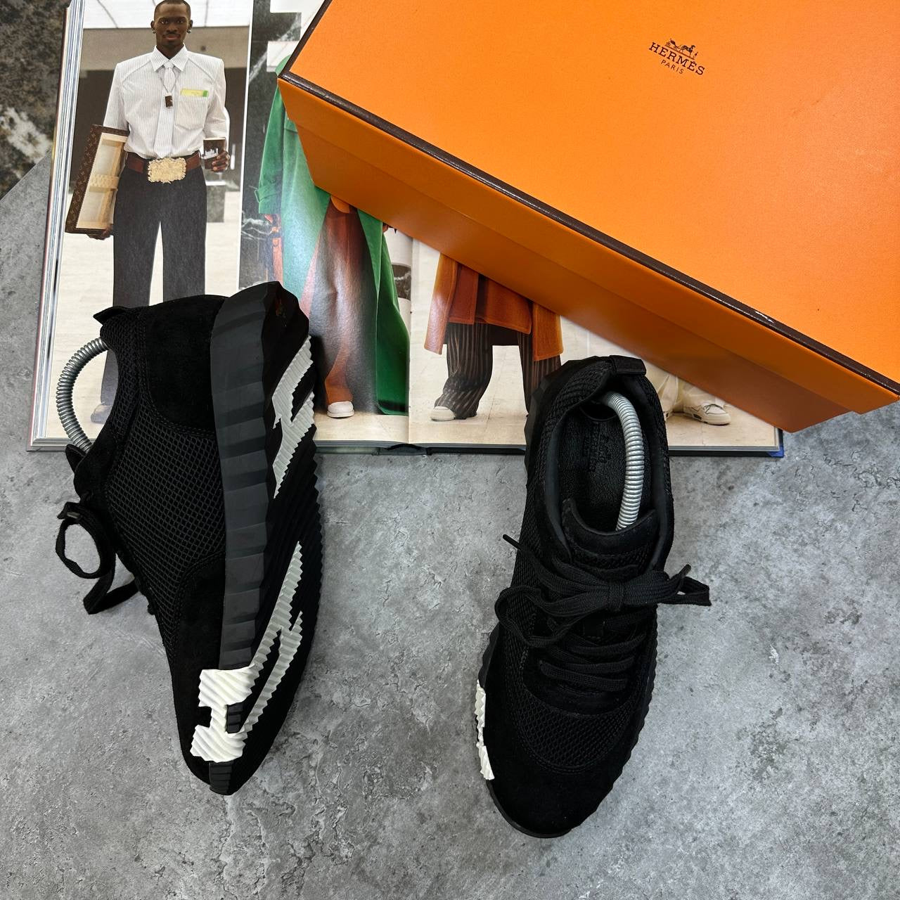 HRMS BOUNCING TRAINERS ALL BLACK