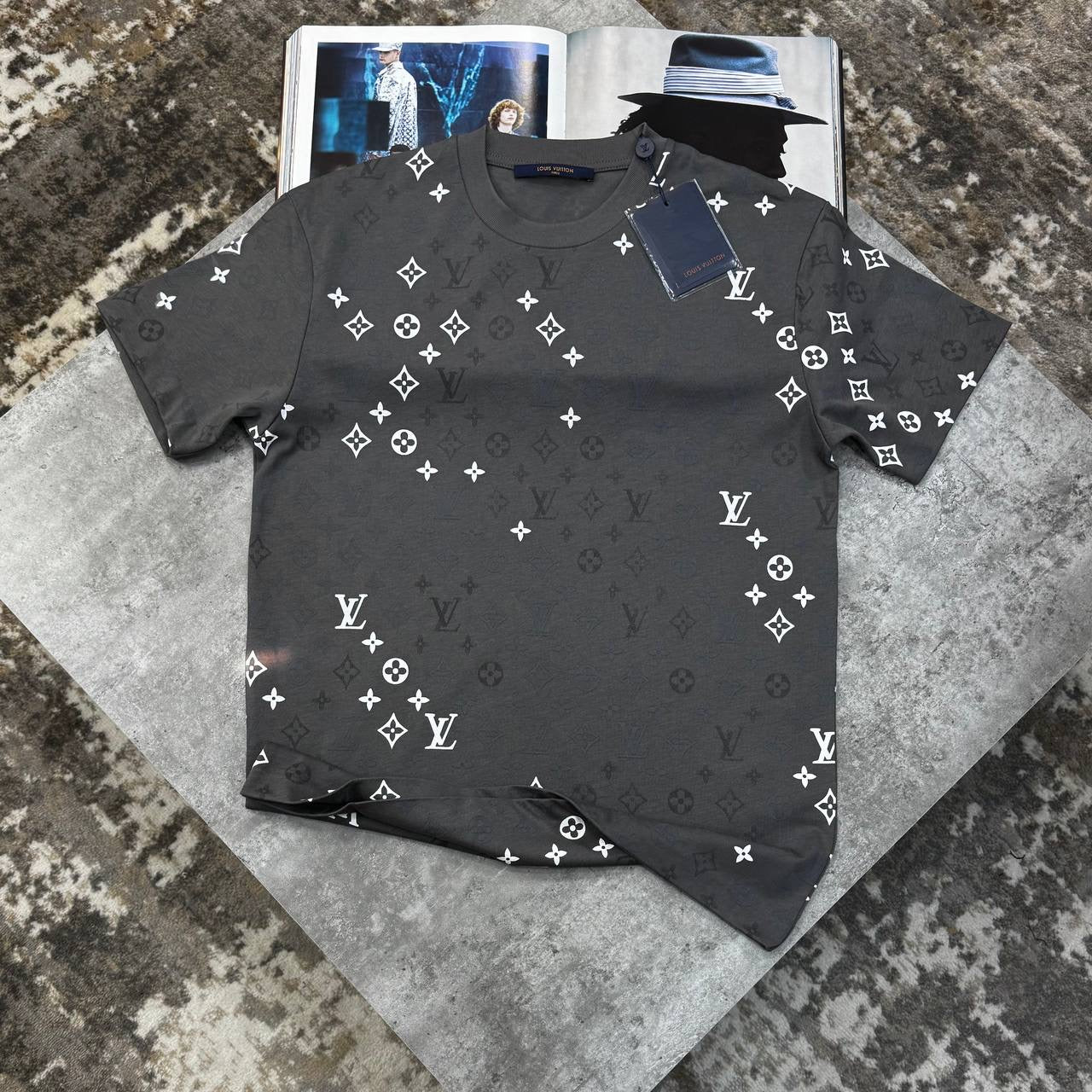 l.V TSHIRT-GREY