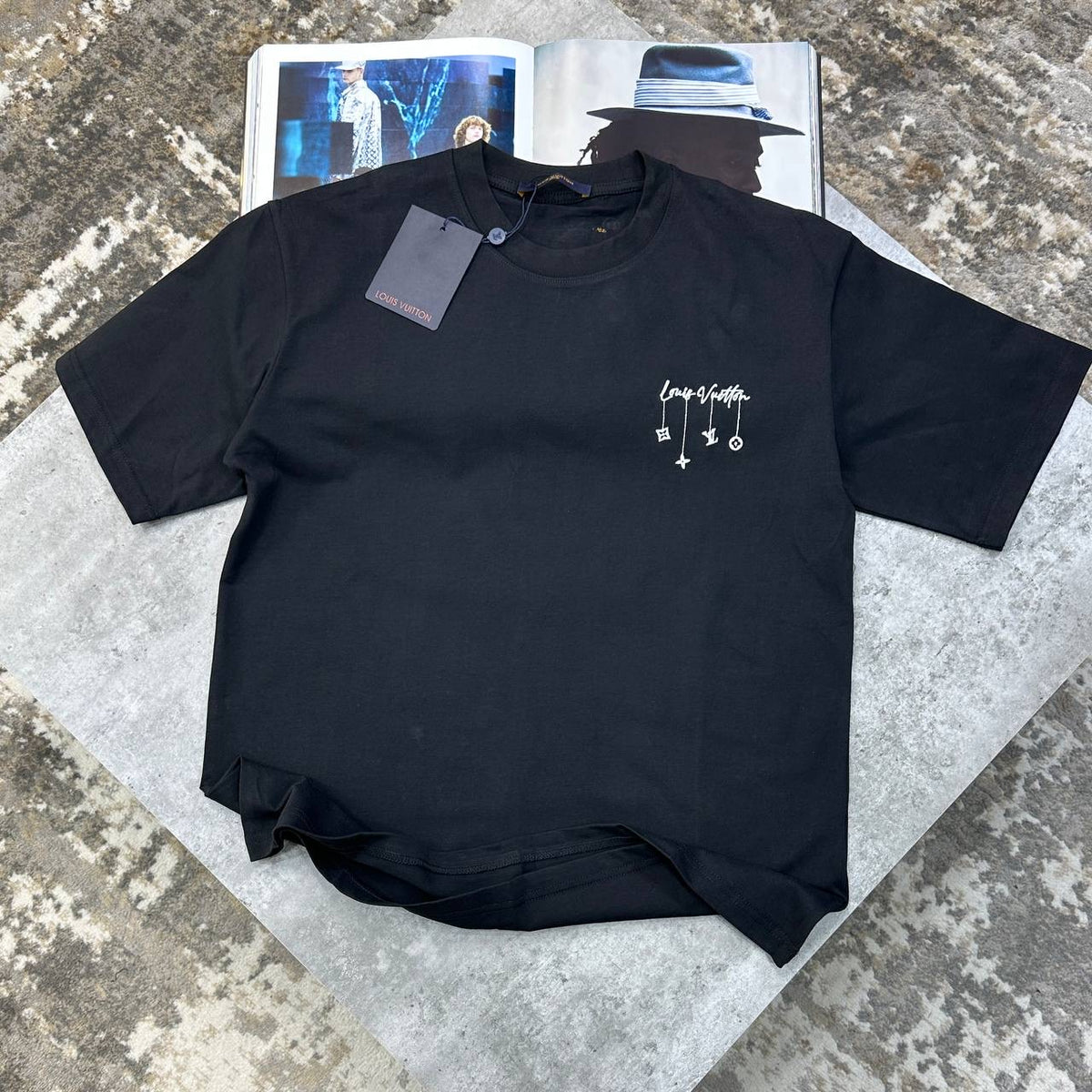 LVE BACK BIG EMBROIDERY TSHIRT-BLACK