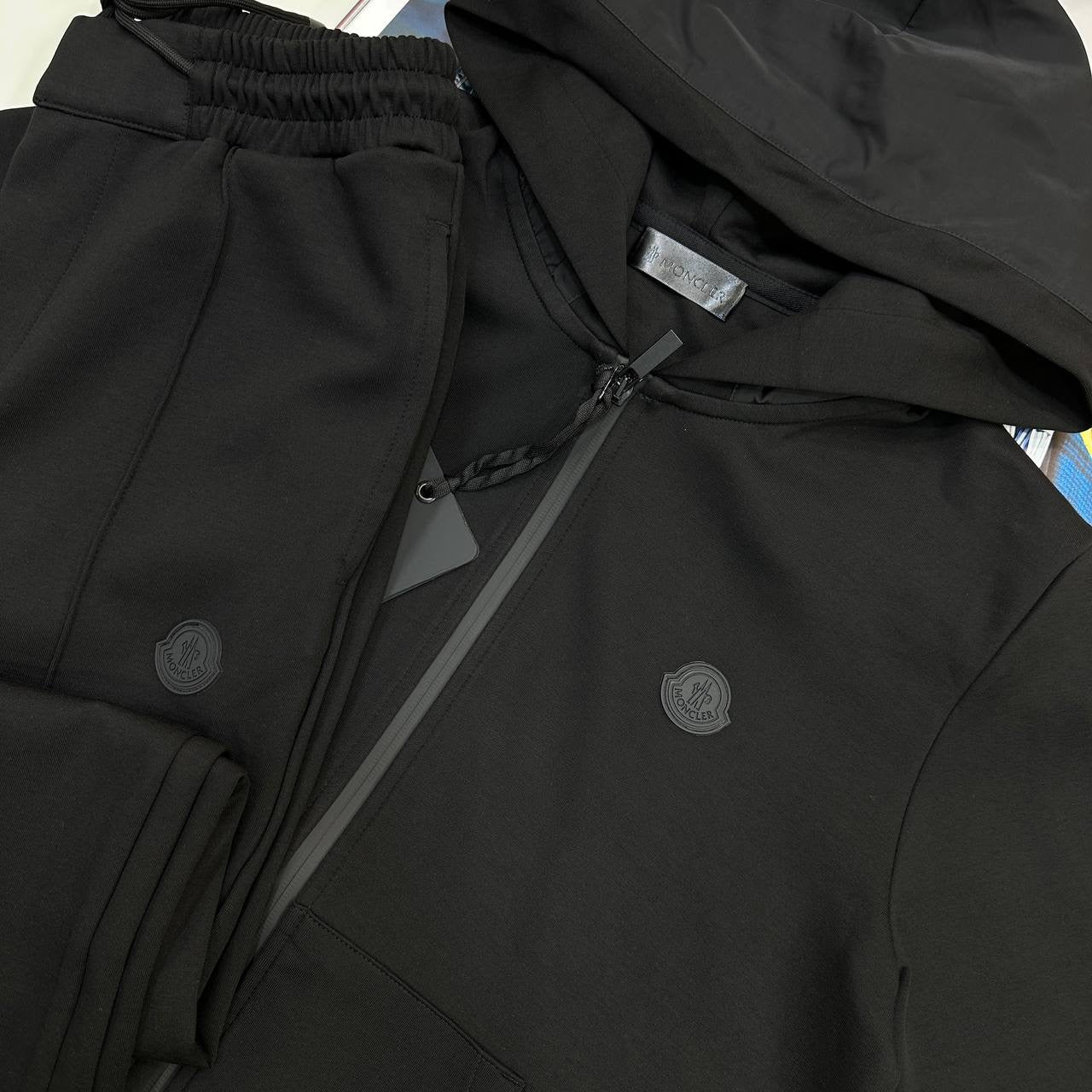 MNCLR  TRACKSUIT BLACK BADGE BLACK