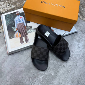 L.V SLIPPERS MENS BLACK