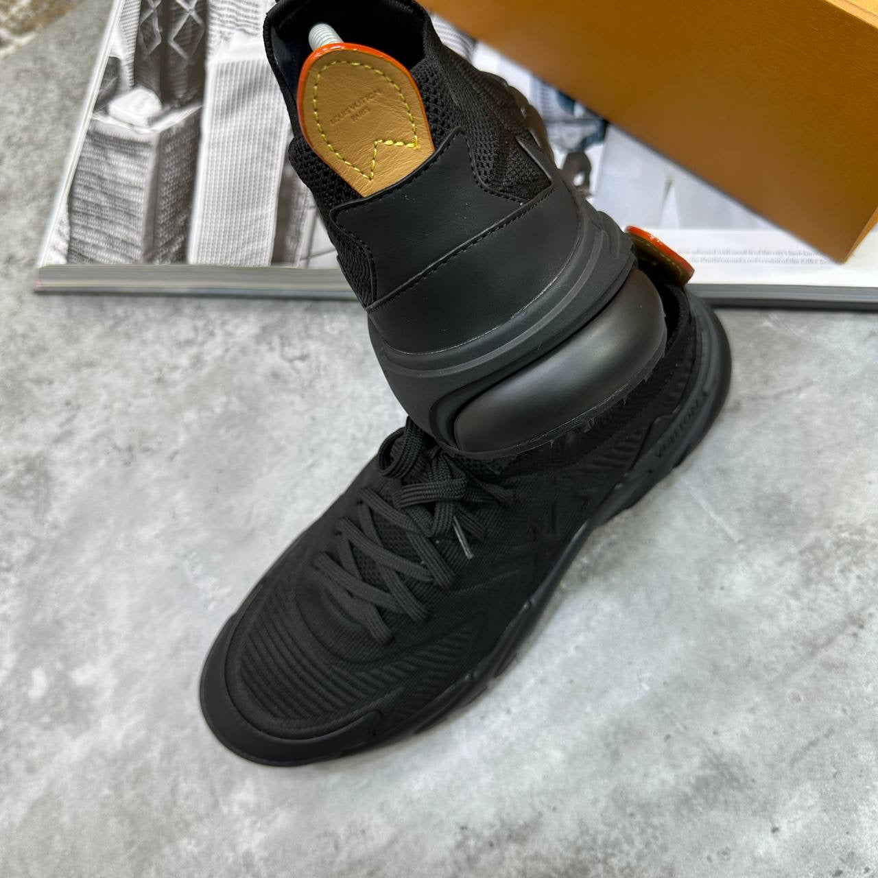 LVE TRAINER -ALL BLACK
