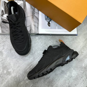 LVE TRAINER -ALL BLACK