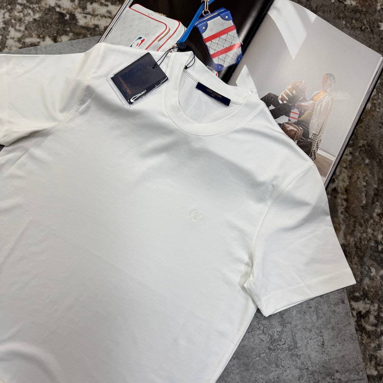 L.V FRONT SMALL LOGO TSHIRT-WHITE