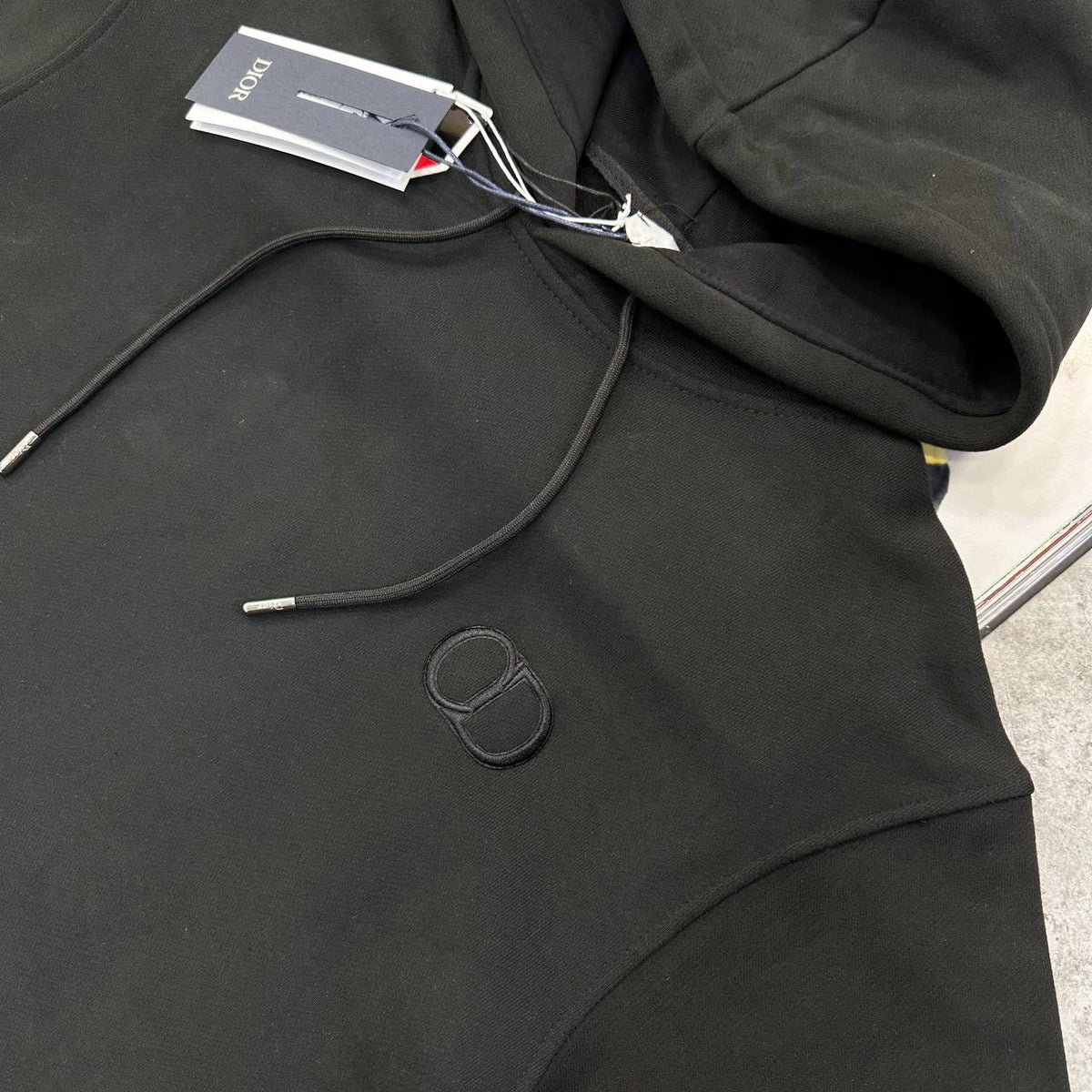 DOR FRONT BADGE HOODIE BLACK