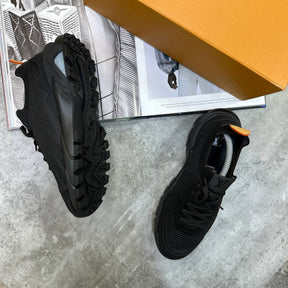 LVE TRAINER -ALL BLACK