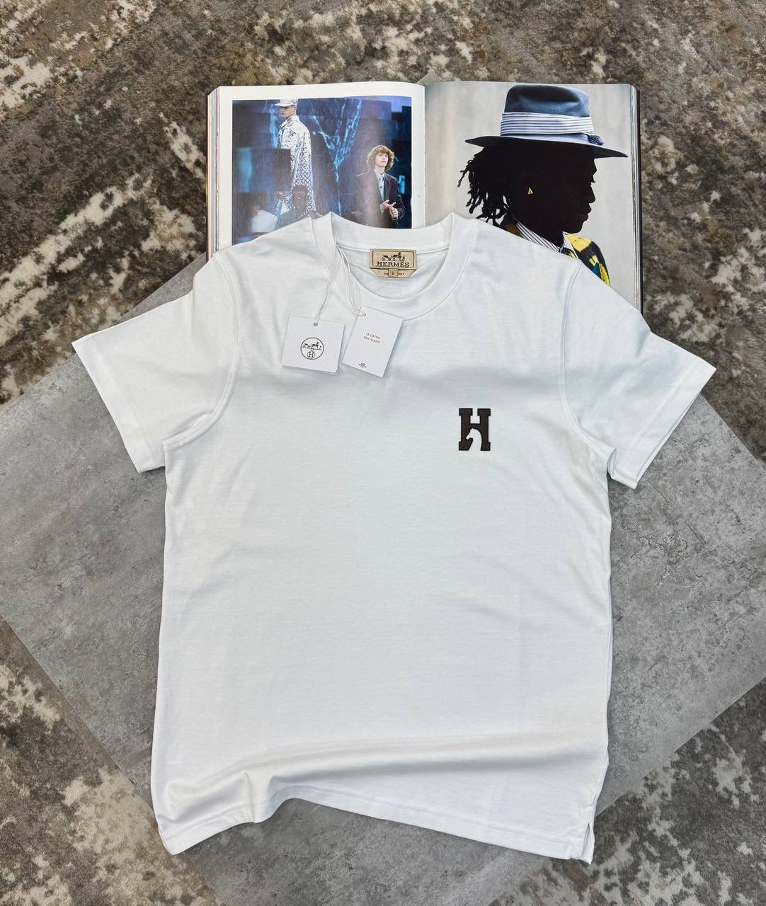 HRMS SMALL FRONT LOGO TSHIRT WHITE