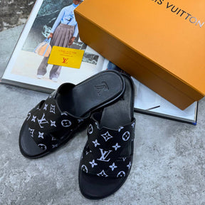 L.V SLIPPERS MENS BLACK/BLUE