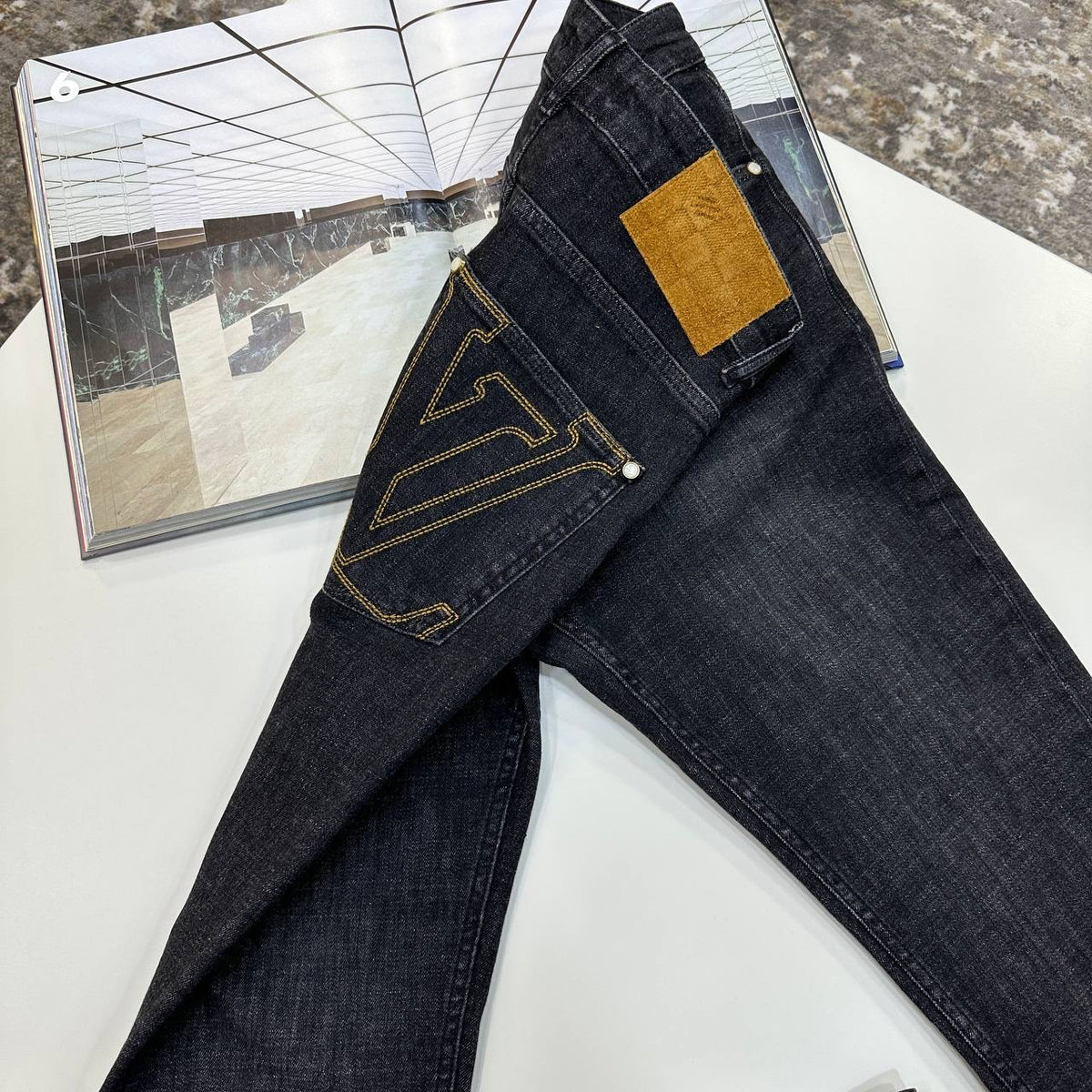 L.V SLIM FIT JEANS BLACK