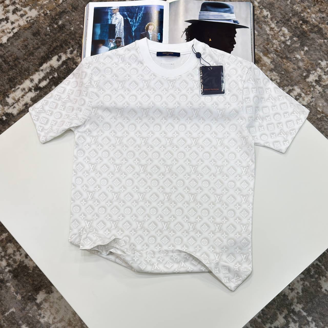 l.V TSHIRT-WHITE