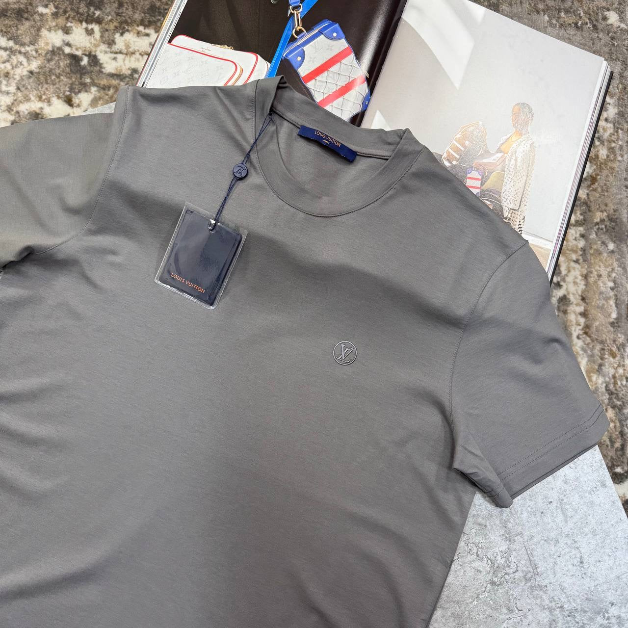 L.V FRONT SMALL LOGO TSHIRT-GREY