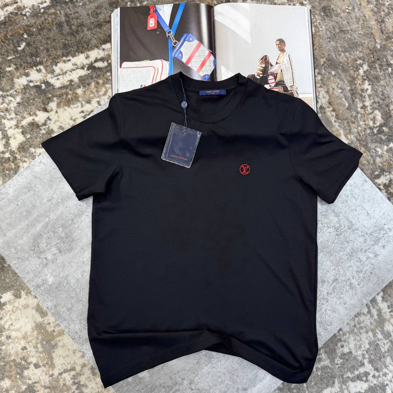L.V FRONT SMALL LOGO TSHIRT-BLACK
