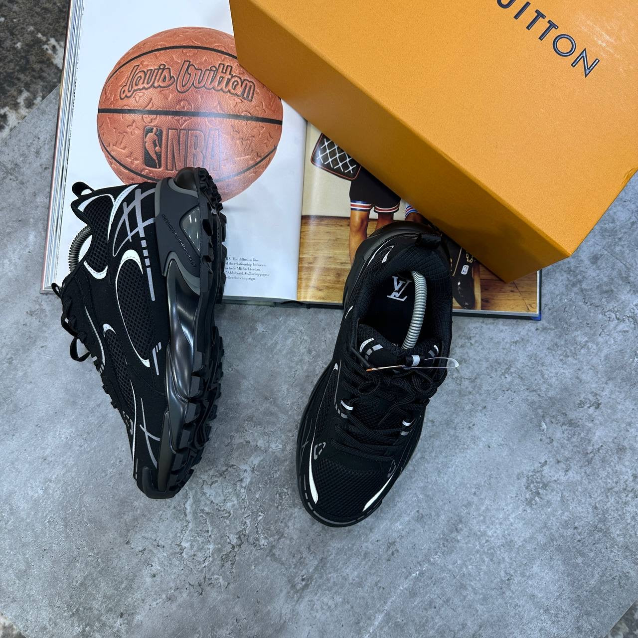 LVE TRAINER TRIPLE BLACK