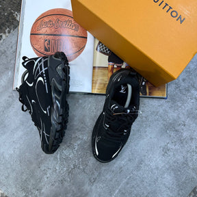 LVE TRAINER TRIPLE BLACK