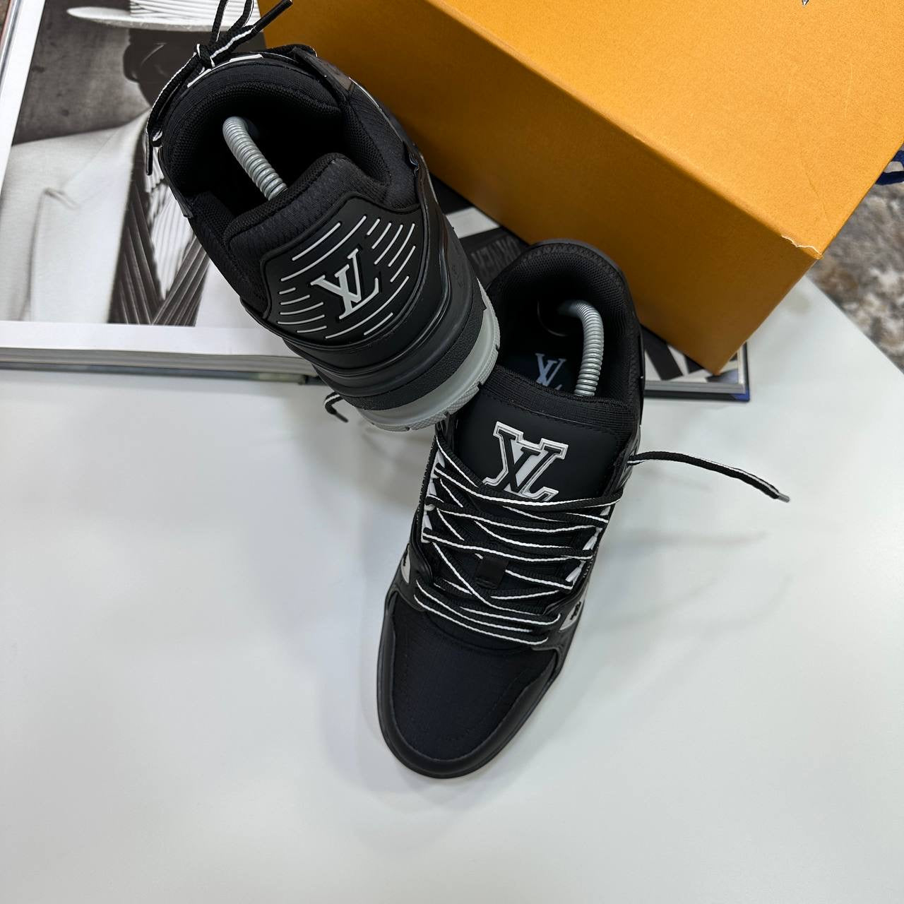 LVE TRAINER - BLACK