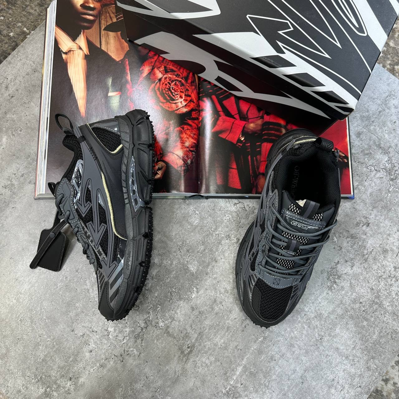 OFF/W TRAINER TRIPLE BLACK
