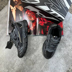 OFF/W TRAINER TRIPLE BLACK