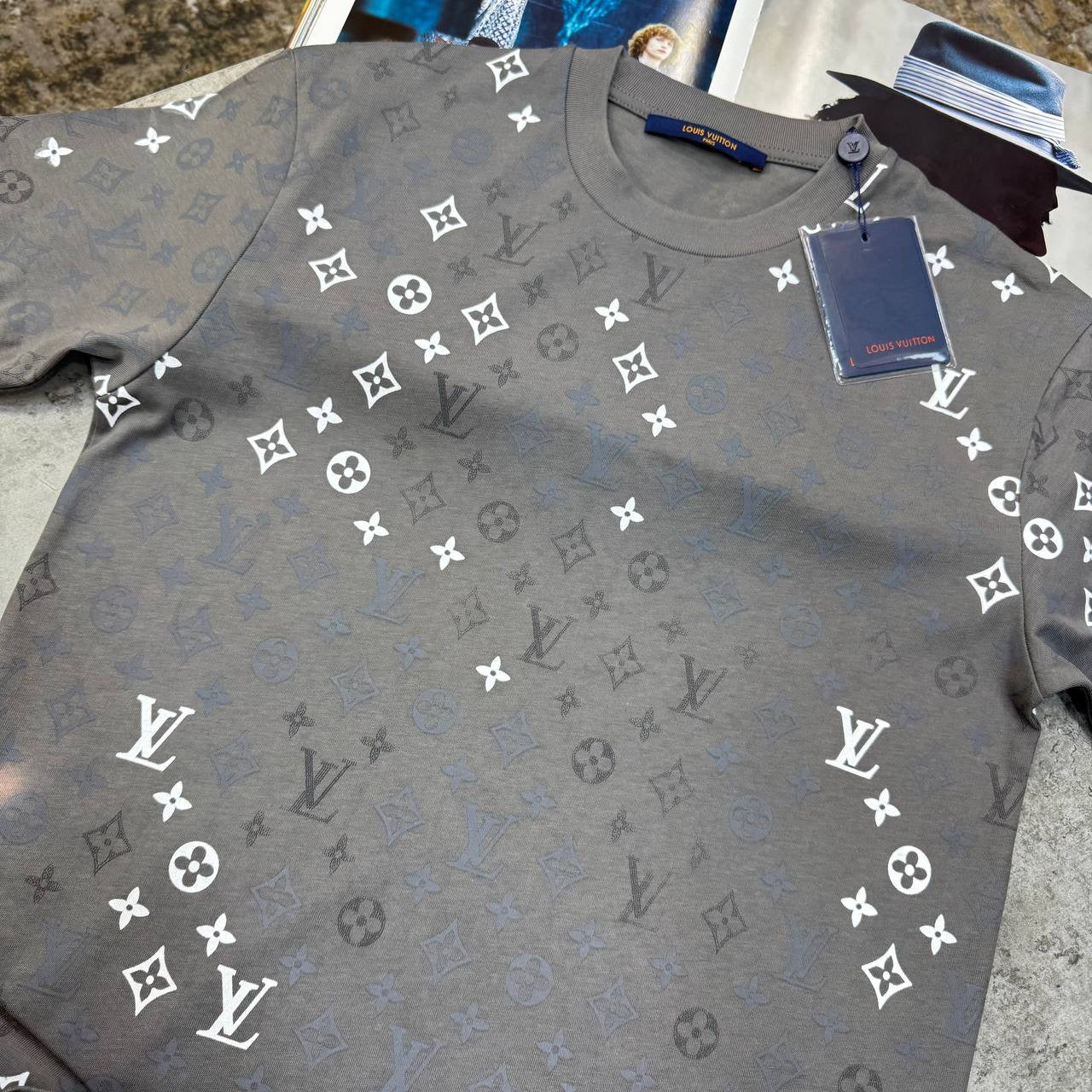 l.V TSHIRT-GREY