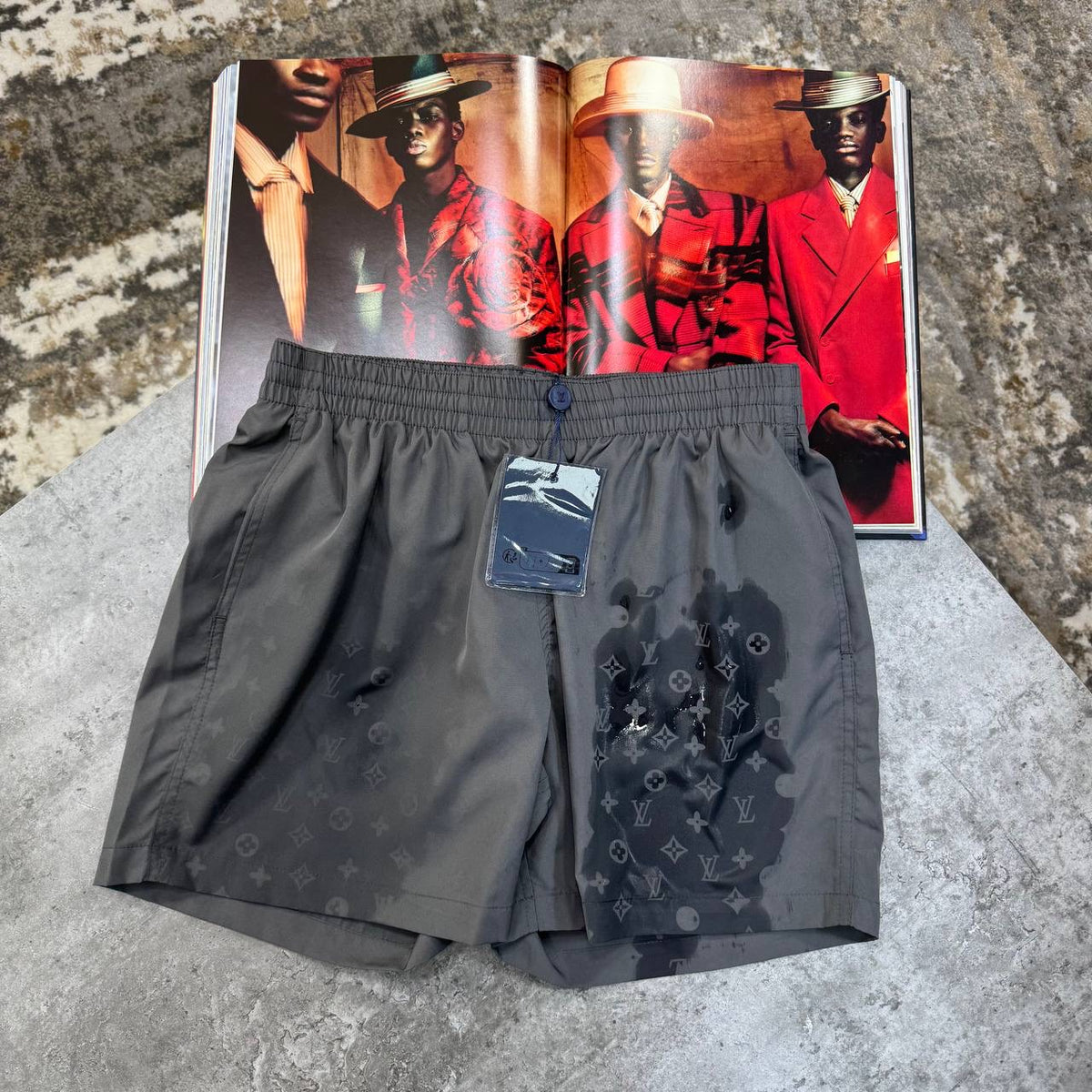 L.V WATER REACTIVE SWIM SHORT GREY