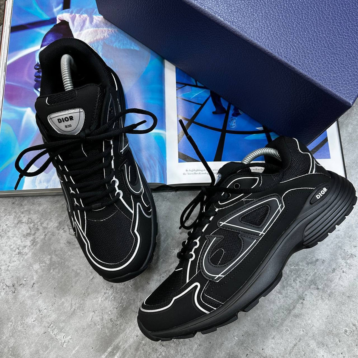 B-30 TRAINER-ALL BLACK