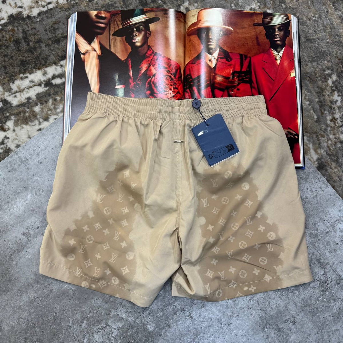 L.V WATER REACTIVE SWIM SHORT BEIGE