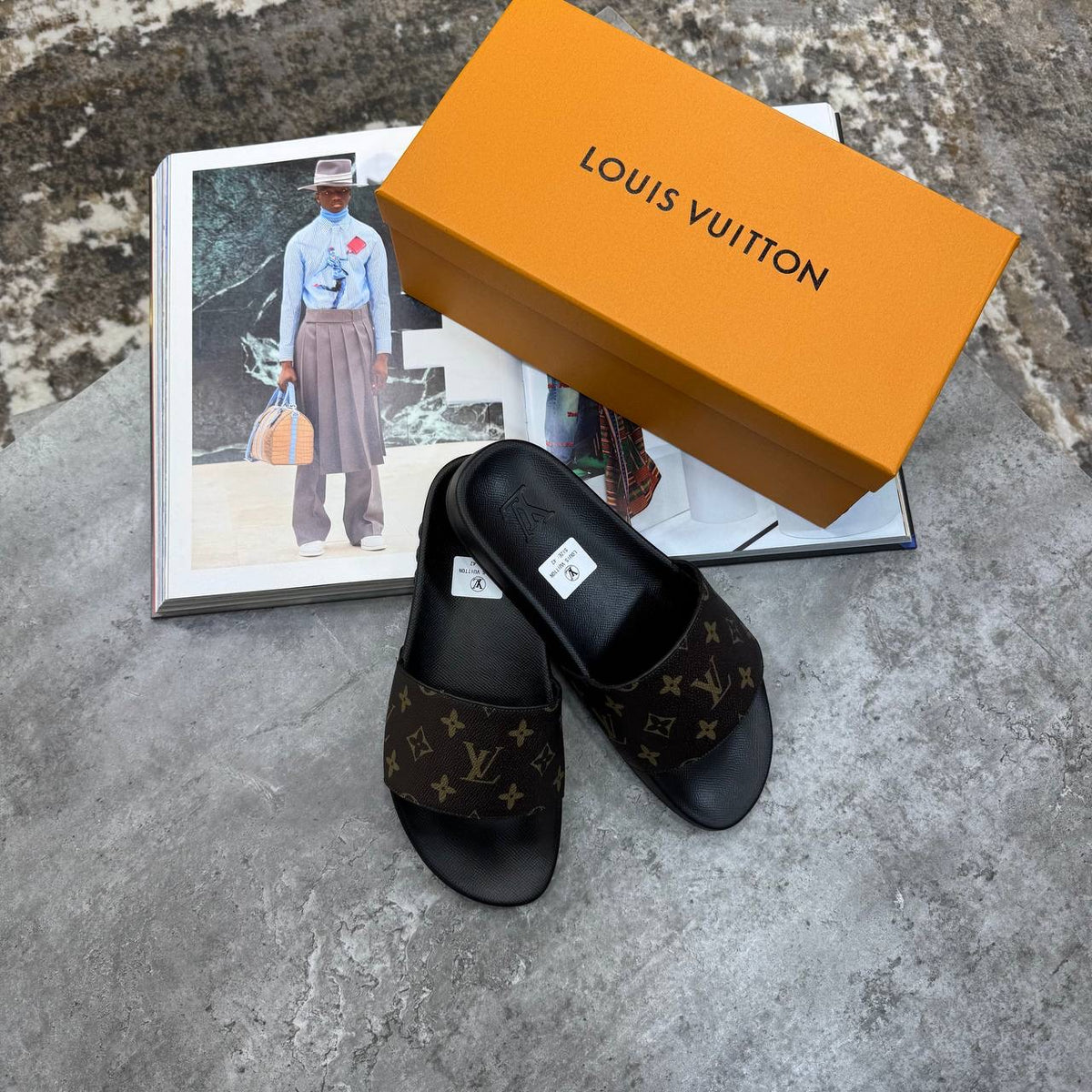 L.V SLIPPERS MENS BROWN