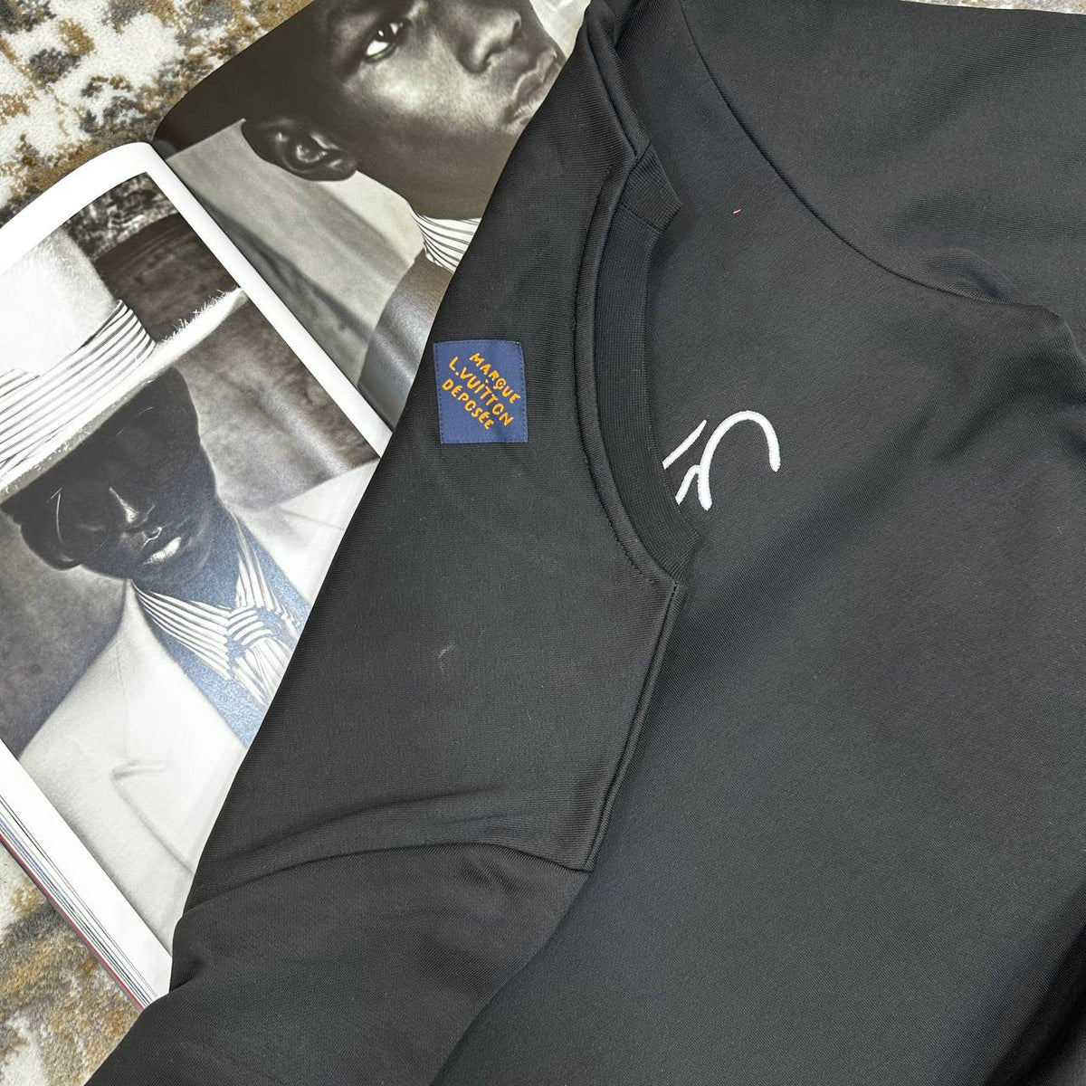 L.V JUMPER-BLACK