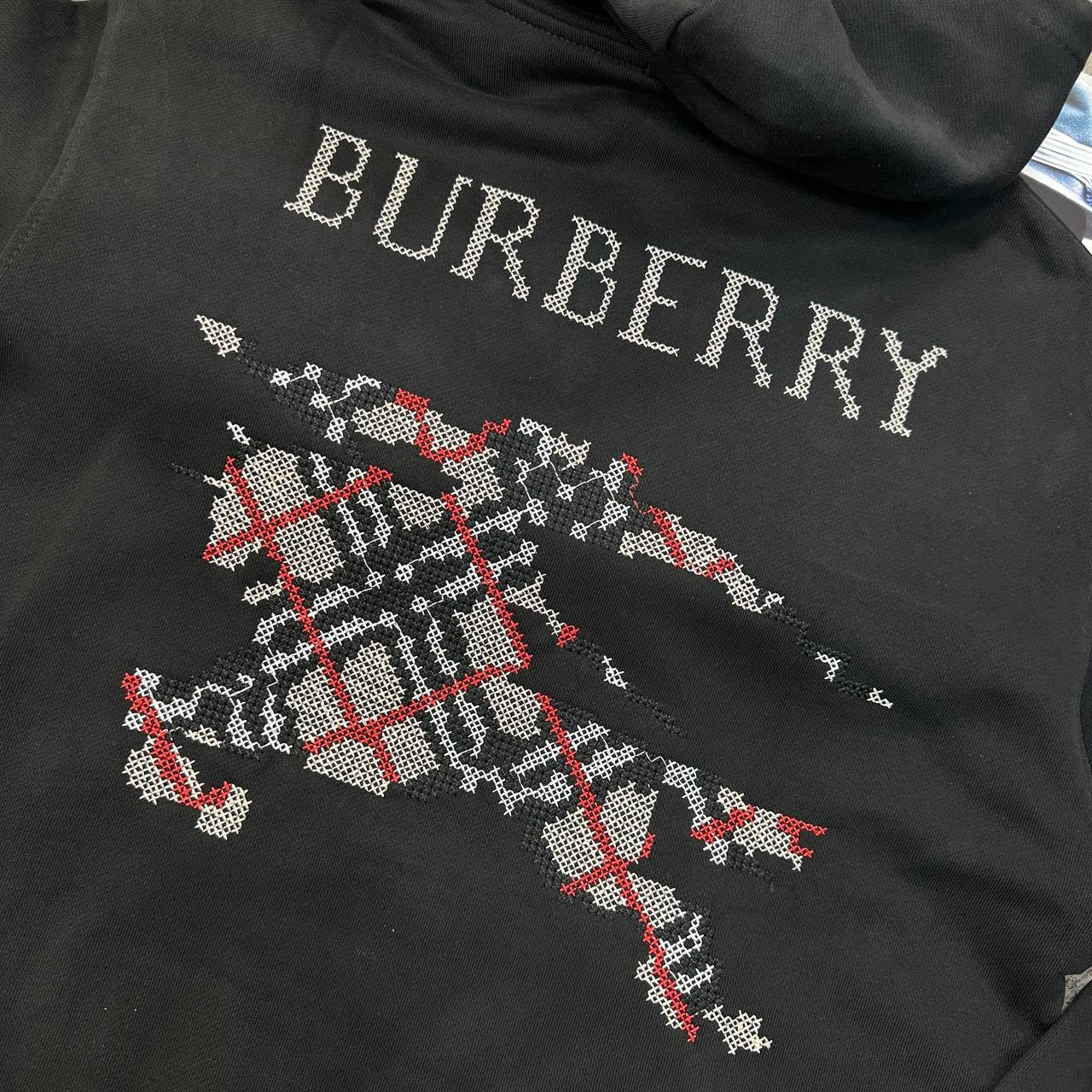 BRBRY BACK BIG BADGE HOODIE
