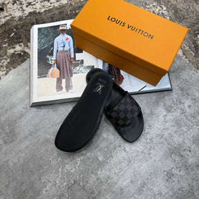 L.V SLIPPERS MENS BLACK