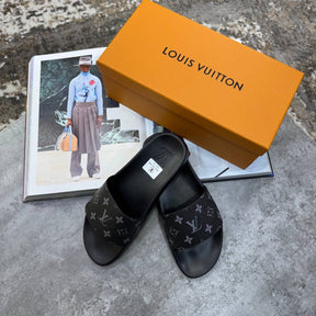 L.V SLIPPERS MENS BLACK