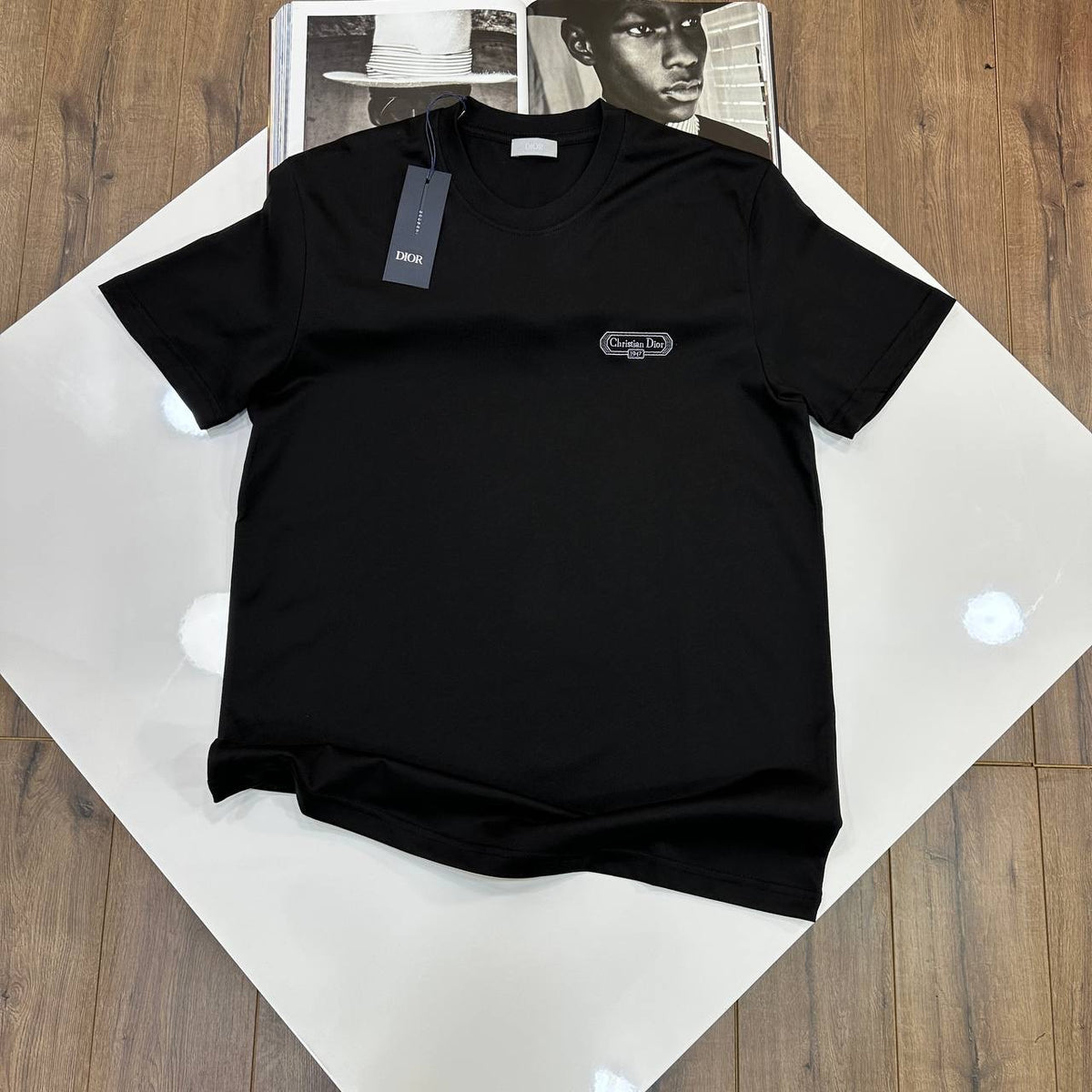 C-DOR  FRONT SMALL BADGE TSHIRT-BLACK