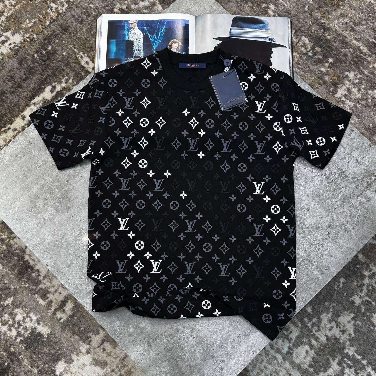 l.V TSHIRT-BLACK