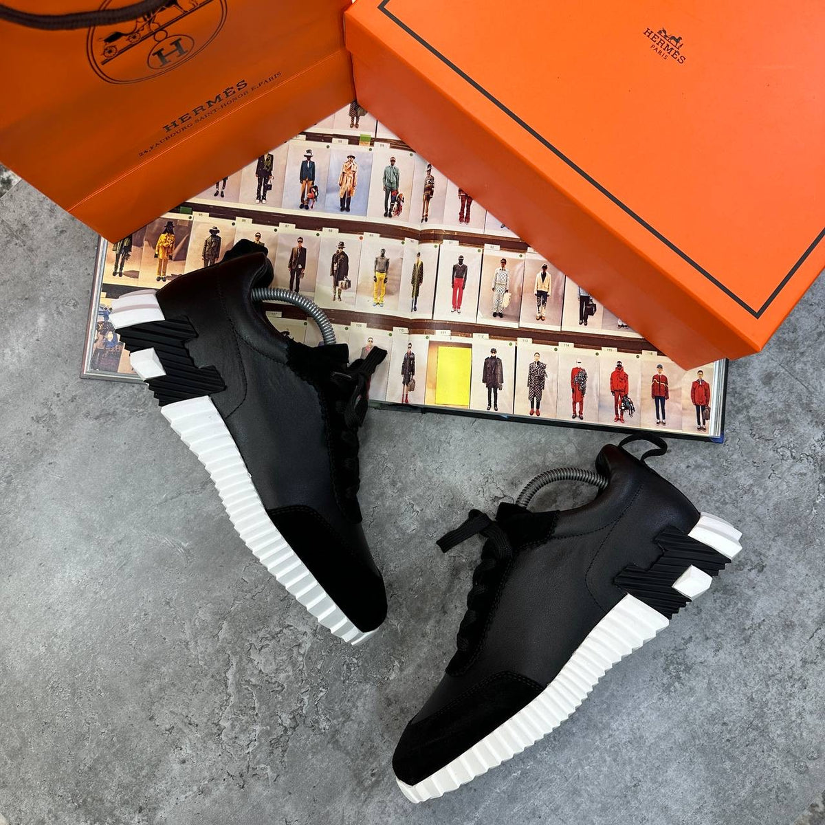 HRMS TRAINER BLACK/WHITE