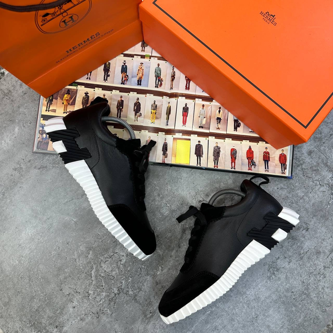 HRMS TRAINER BLACK/WHITE