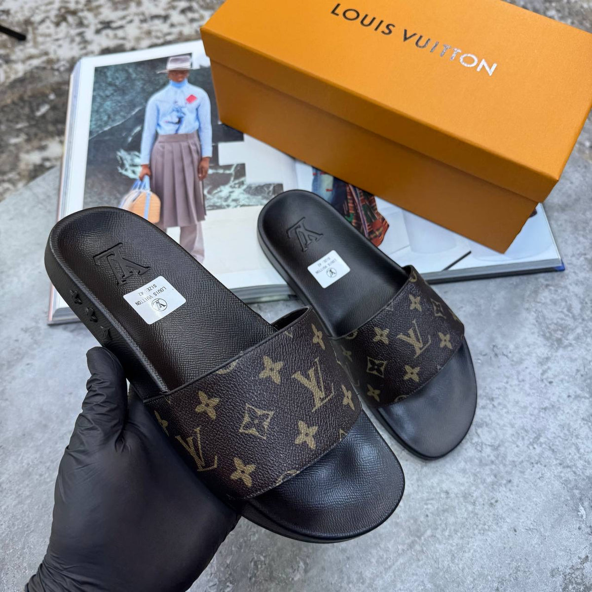 L.V SLIPPERS MENS BROWN